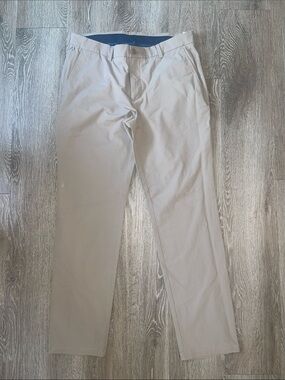 Vineyard Vines On The Go performance pants in men’s sz 34 x 32 tan career